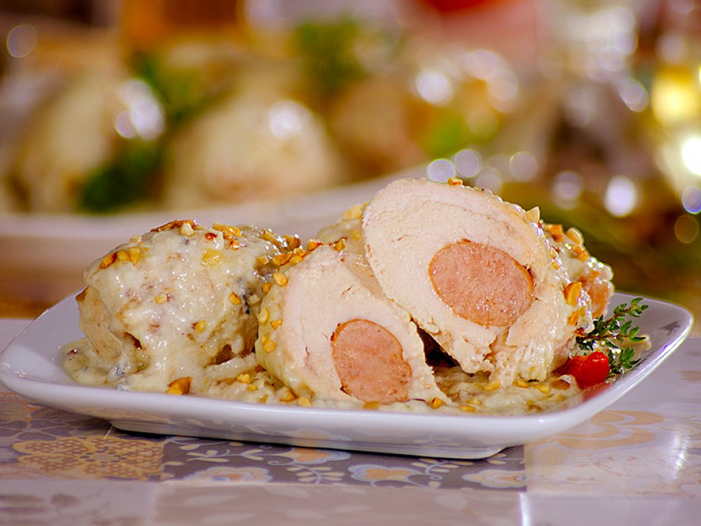 Roule de Frango ao Molho Gorgonzola e Nozes