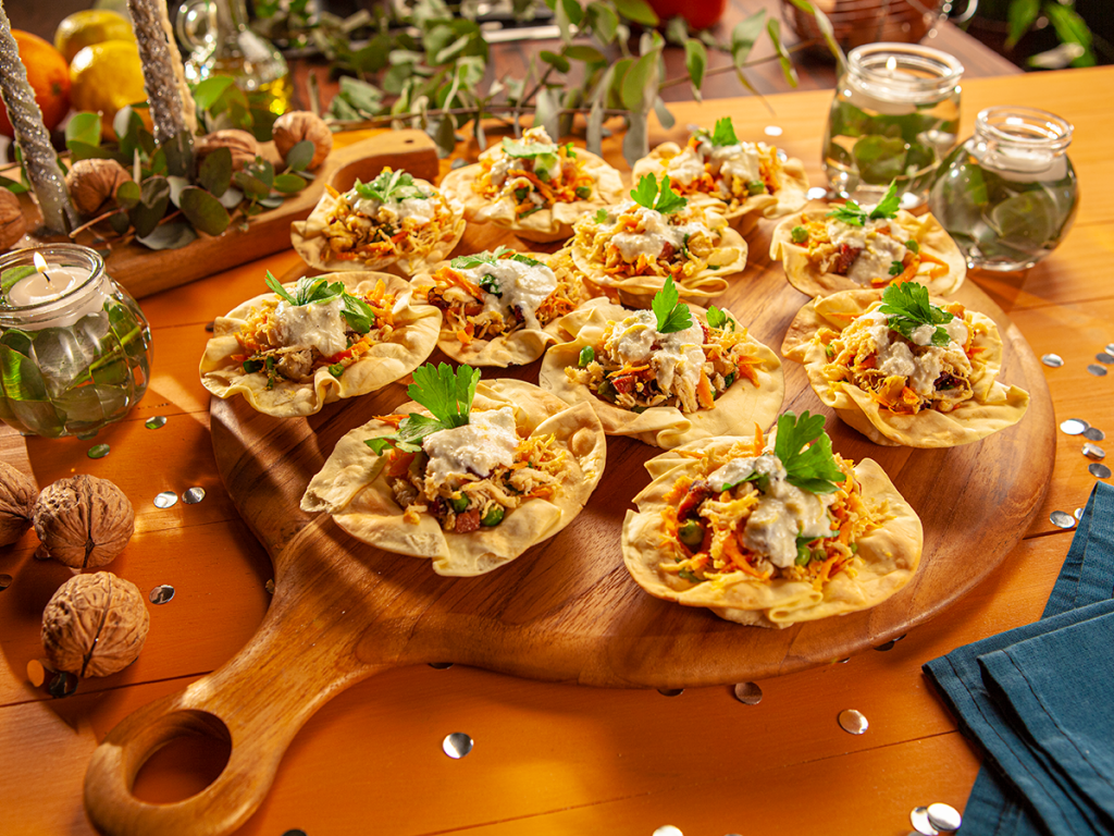 Canapés de Peito Desfiado com Bacon