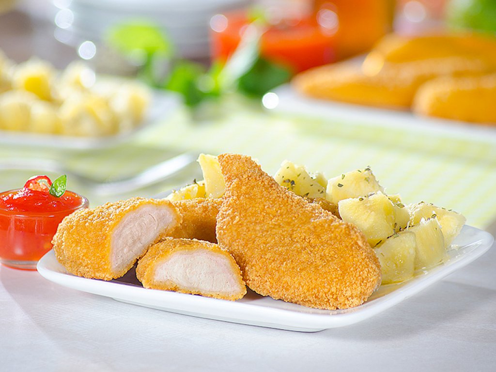 Filé de Frango Empanado com Geleia de Pimenta e Mandioca
