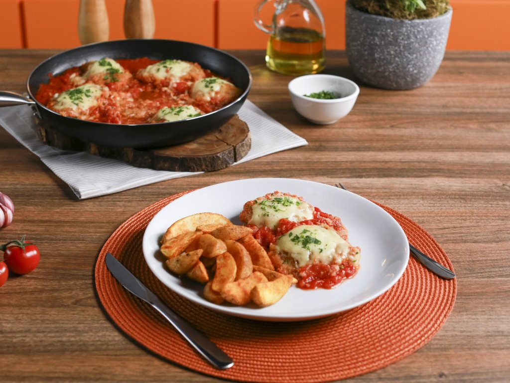  Filé de Coxa e Sobrecoxa à Parmegiana