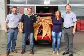 Diretoria realiza a entrega do carro 0 Km pela Campanha Show de Prêmios 