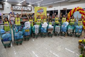 Contemplados do Pegue Tudo o que puder encheram os carrinhos