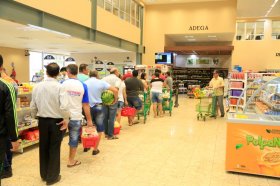 Copacol Supermercado de Cafelândia adota sistema de fila única