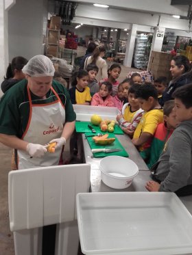 Copacol Supermercado de Jesuítas recebe alunos da escola Unica