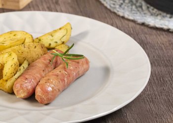 Linguiça de Frango no Forno Com Batatas