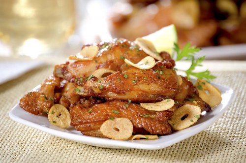 Petiscos de Frango ao Alho e Óleo