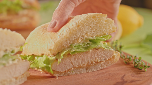 Sanduíche de Filé de Peito ao Molho Caesar