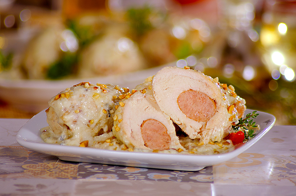 Roule de Frango ao Molho Gorgonzola e Nozes