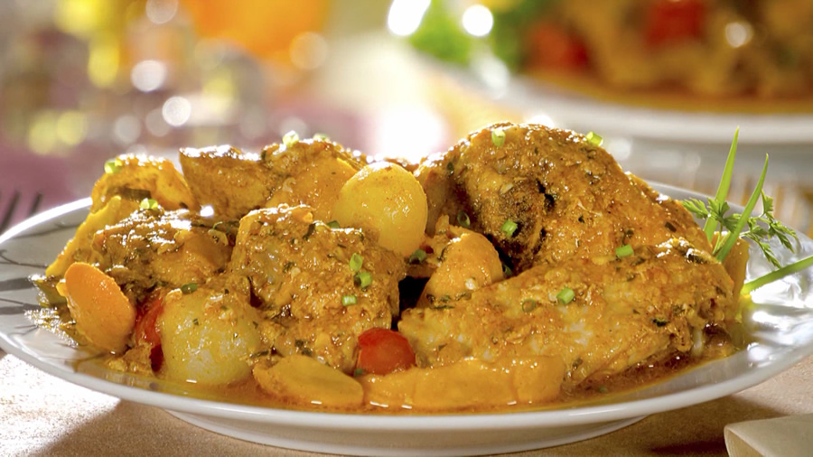 Frango a Passarinho Refogado com Pequi