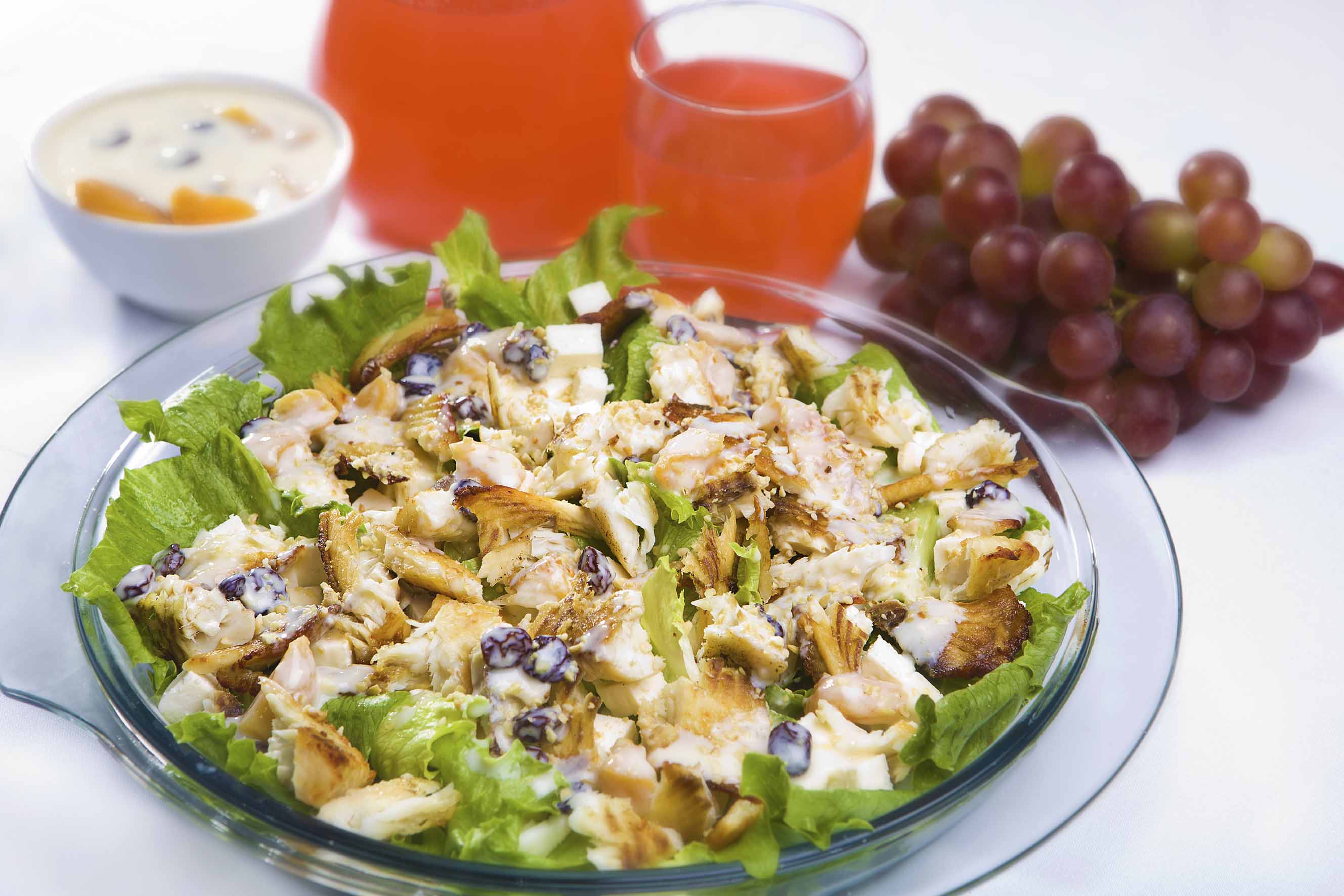 Salada de Tilápia ao Molho de Iogurte e Frutas Secas