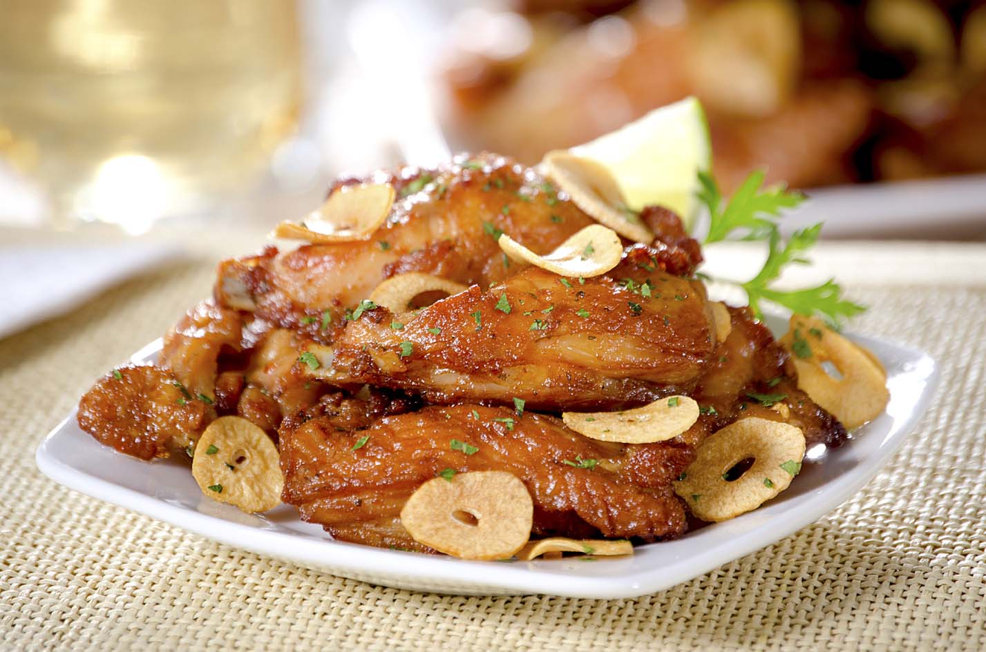 Petiscos de Frango ao Alho e Óleo