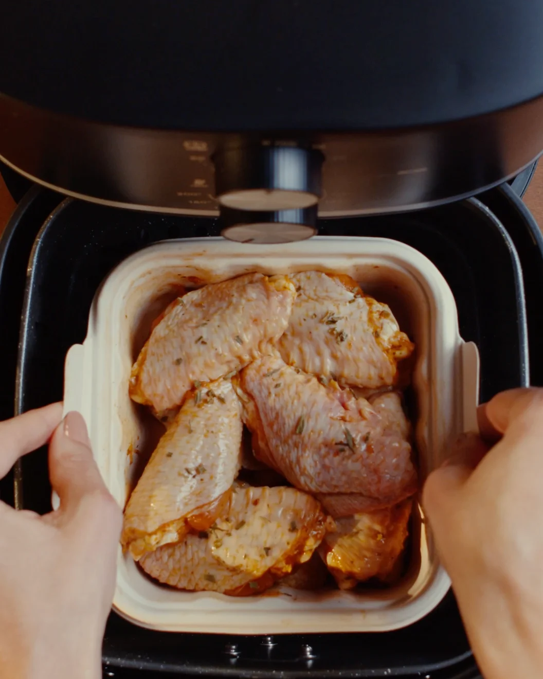 Coloque a bandeja direto na air fryer