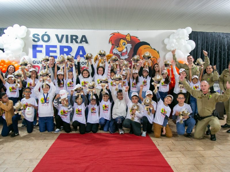 Alunos de Iracema do Oeste se formam no Proerd com apoio da Copacol