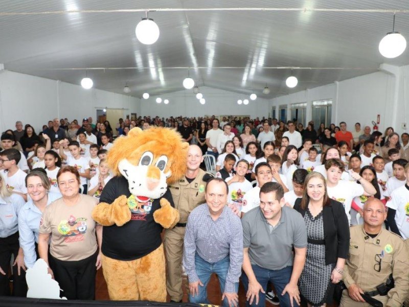 Alunos do 5º ano das escolas de Jesuítas se formam no Proerd