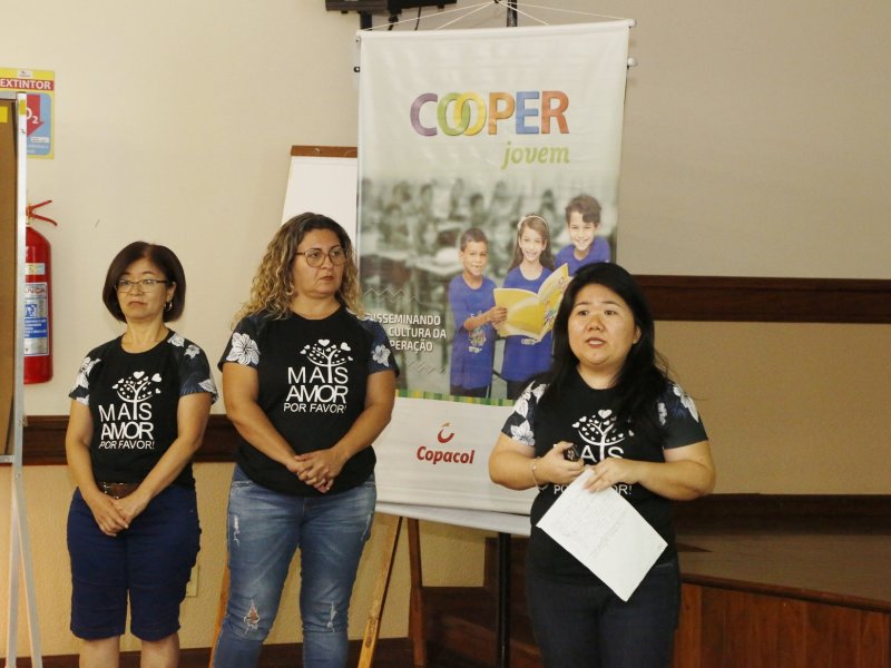 Professores apresentam conclusão dos projetos do Cooperjovem