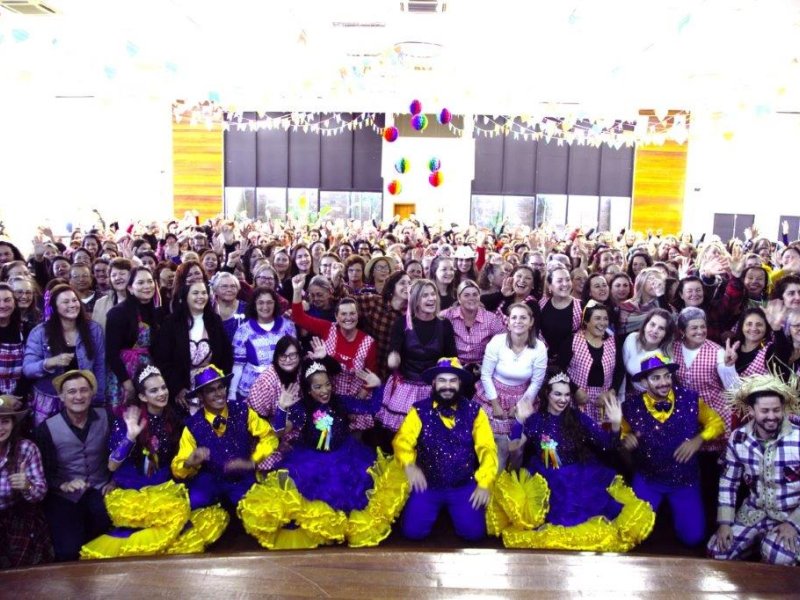 Grupos Femininos da Copacol celebram tradição em um divertido arraiá