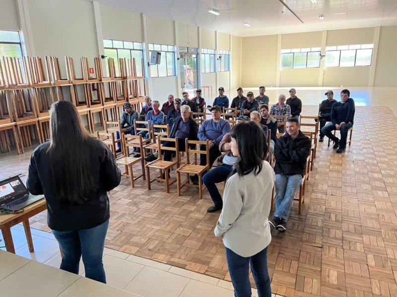 Avicultores são orientados sobre manejo de inverno