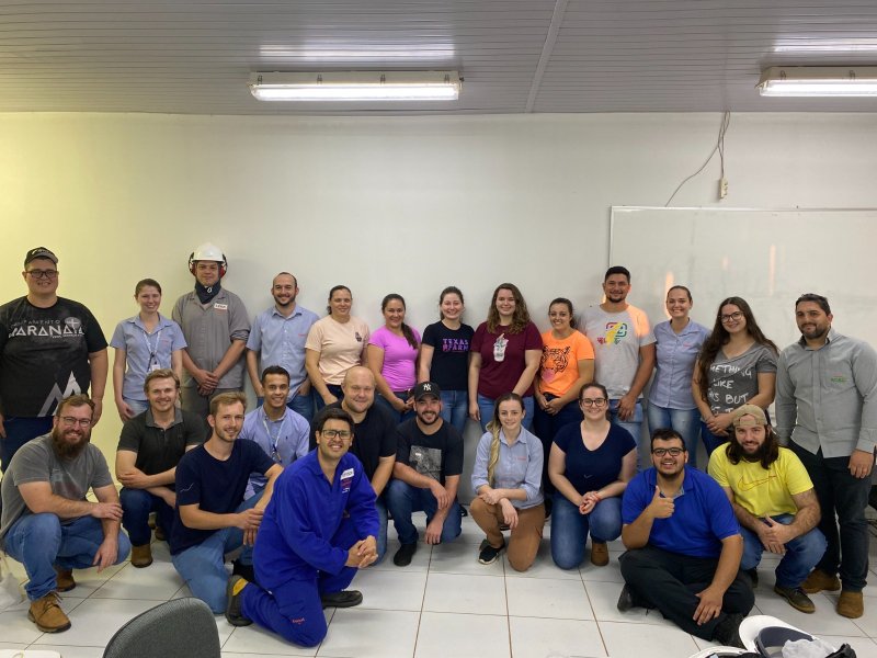 Conecta Suínos: jovens visitam Fábrica de Rações em Cafelândia