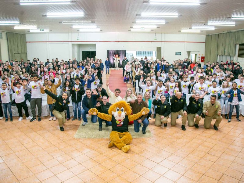 Crianças de Tupãssi celebram formatura do Proerd