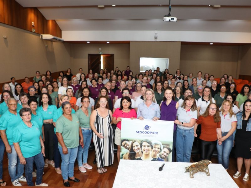 Grupos Femininos participam de palestra motivacional com Dani Amaral
