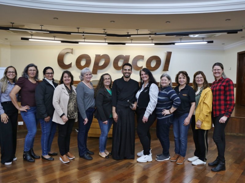 Grupos Femininos: integrantes finalizam a PNL