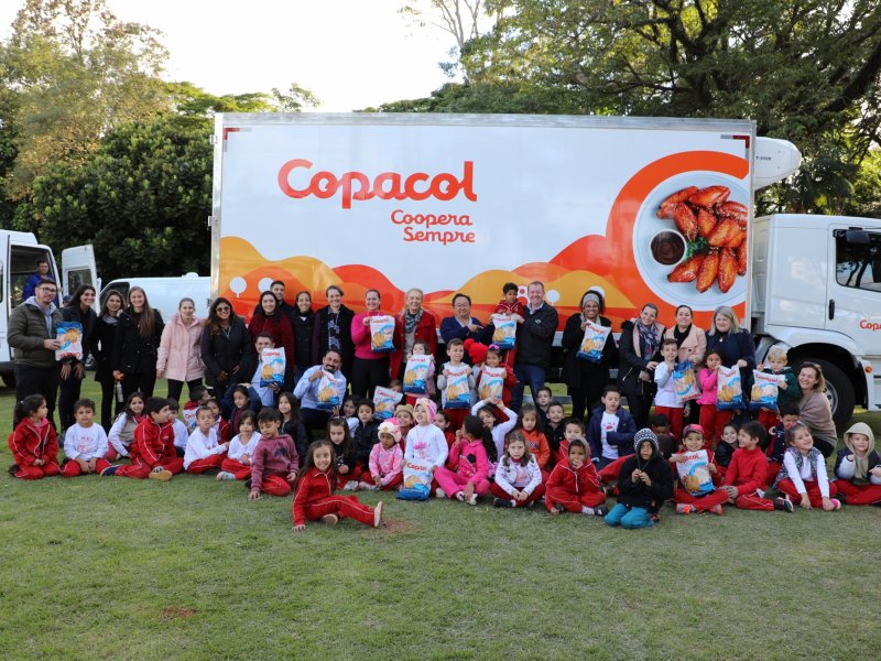 Escolas municipais recebem doação de filés de tilápia