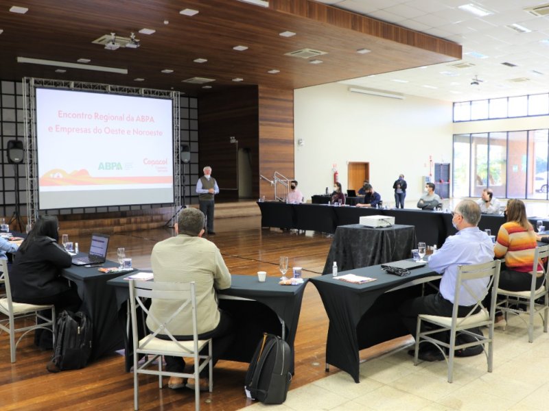 Redução de perdas nas indústrias une empresas avícolas em encontro da ABPA