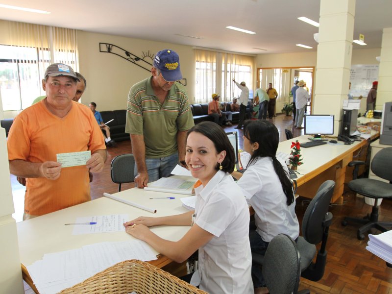 Pagamento das sobras tem grande procura no primeiro dia
