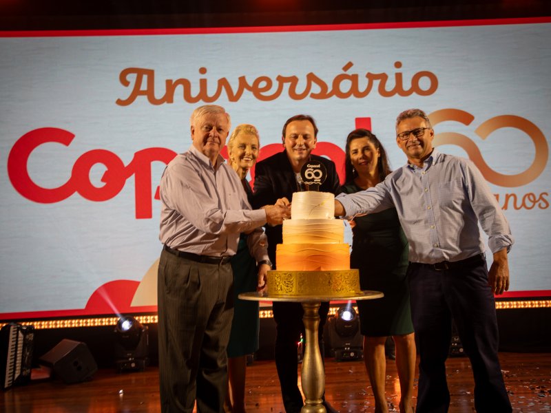 Copacol comemora 60 anos de fundação com missa, show e corte de bolo
