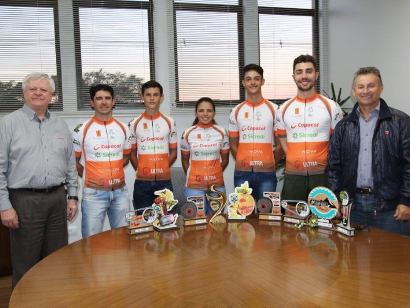 Ciclistas da base de Nova Aurora são recepcionados pela diretoria da Copacol