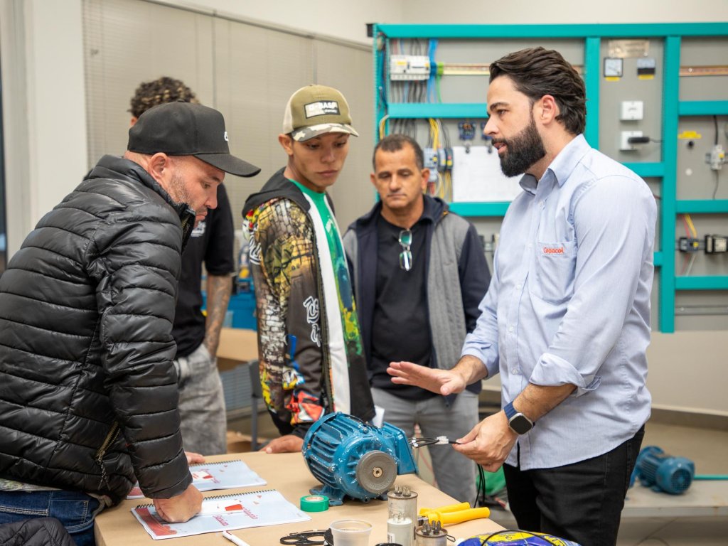 Cooperados e colaboradores de matrizeiros participam de capacitação em elétrica básica