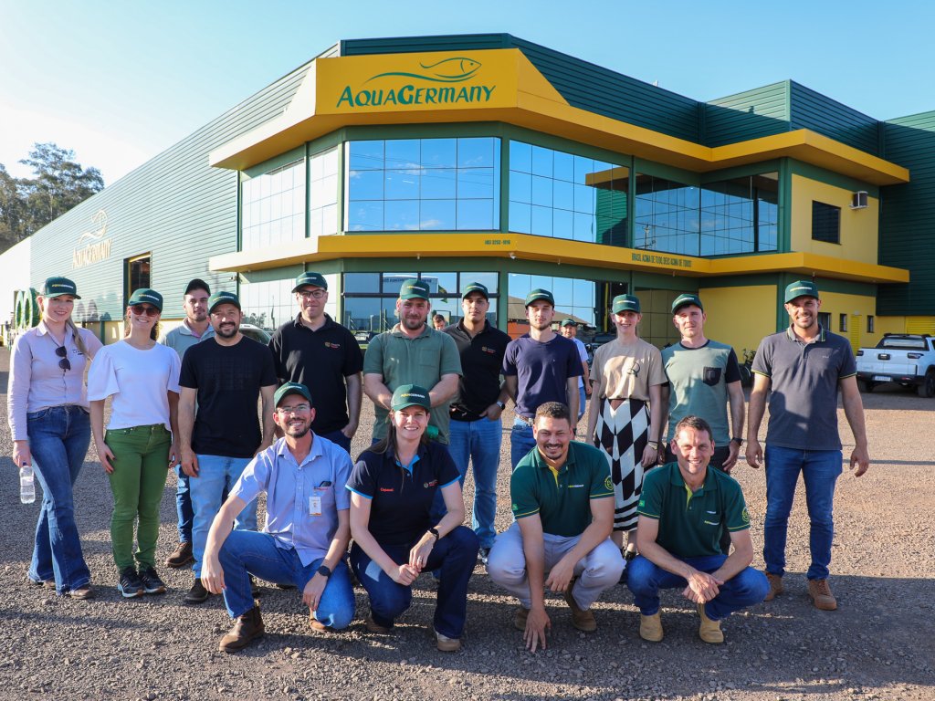 Conecta Peixes: jovens cooperados conhecem produção de equipamentos para piscicultura