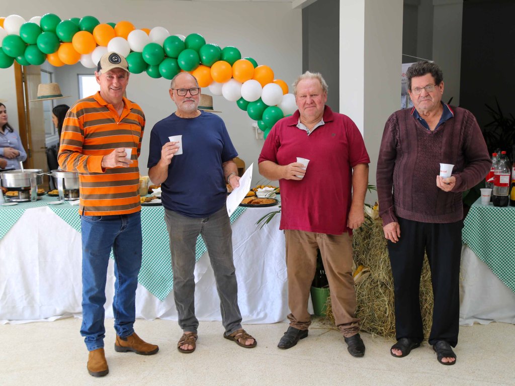 Dia do agricultor: cooperados participam de café comemorativo nas Unidades