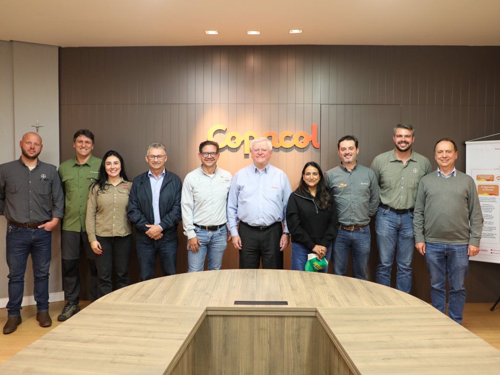 Inovação e tecnologia da Copacol atraem visita de representantes internacionais da Bayer