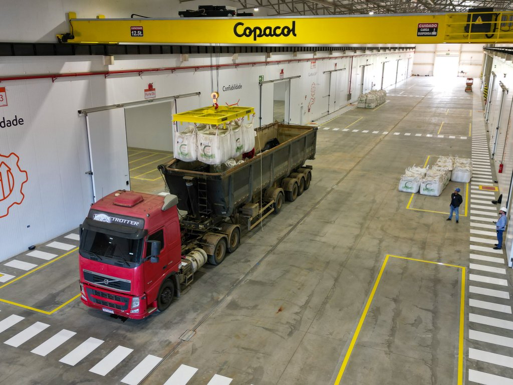 Copacol passa a receber primeiras cargas na Unidade Refrigerada de Sementes