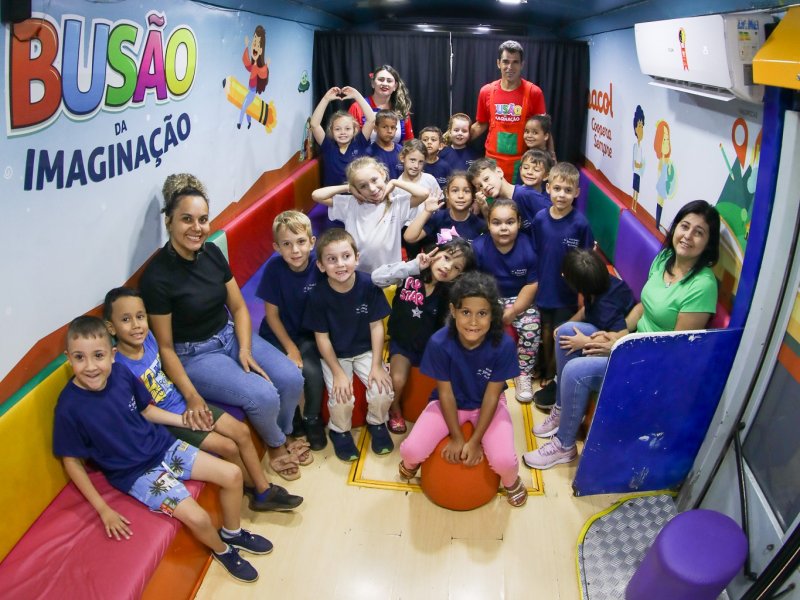 Copacol inspira leitores mirins com Busão da Imaginação