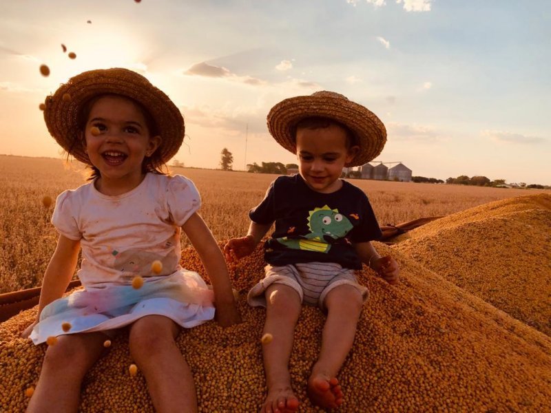 Copacol presenteia cooperados no Dia do Agricultor