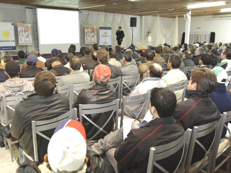 Palestra destaca perspectivas econômicas