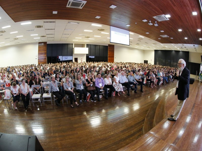 Congresso Educacional:  O Futuro tem Copacol, reúne 1,3 mil professores
