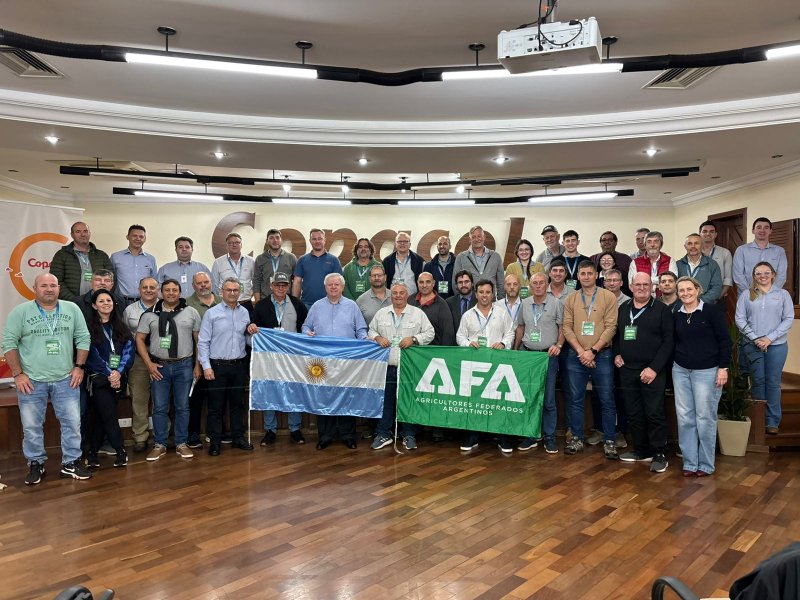 Comitiva argentina conhece modelo de cooperação da Copacol