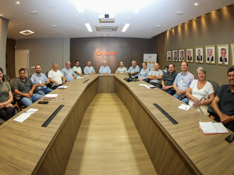 Diretoria se reúne com Comitês Educativos para planejar ações de 2025